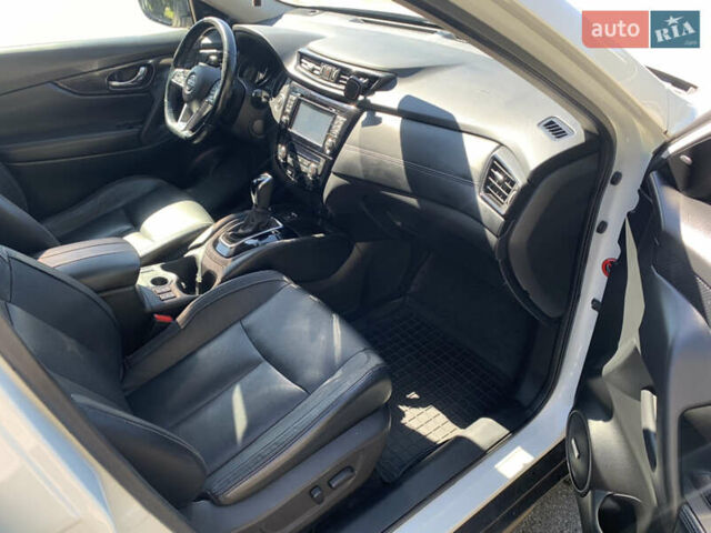 Белый Ниссан ИксТрейл, объемом двигателя 1.6 л и пробегом 112 тыс. км за 18200 $, фото 8 на Automoto.ua