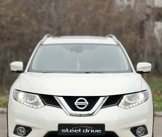 Белый Ниссан ИксТрейл, объемом двигателя 1.6 л и пробегом 52 тыс. км за 21999 $, фото 1 на Automoto.ua