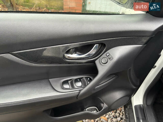 Белый Ниссан ИксТрейл, объемом двигателя 1.6 л и пробегом 43 тыс. км за 19500 $, фото 28 на Automoto.ua