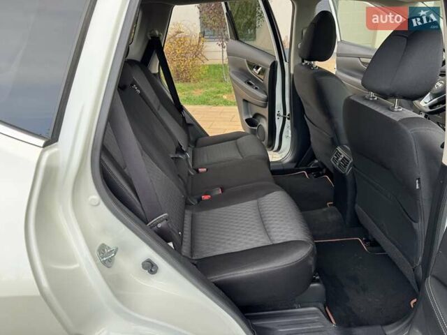 Белый Ниссан ИксТрейл, объемом двигателя 1.6 л и пробегом 79 тыс. км за 18900 $, фото 27 на Automoto.ua