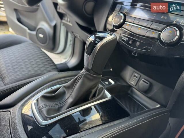 Белый Ниссан ИксТрейл, объемом двигателя 1.6 л и пробегом 80 тыс. км за 18700 $, фото 43 на Automoto.ua