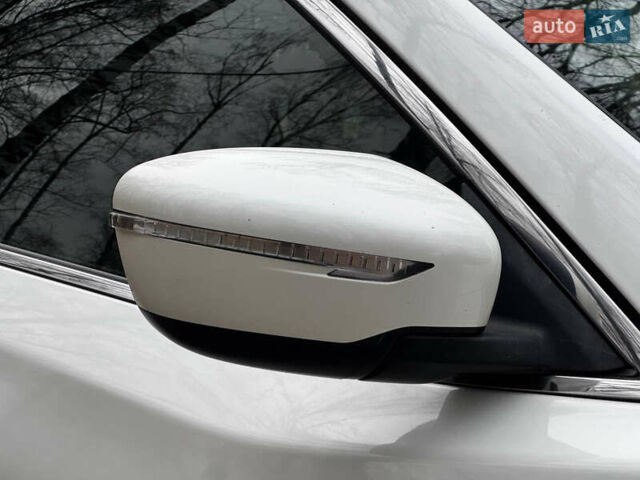 Белый Ниссан ИксТрейл, объемом двигателя 2.49 л и пробегом 134 тыс. км за 14999 $, фото 11 на Automoto.ua