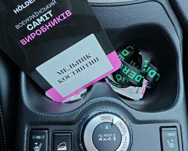 Белый Ниссан ИксТрейл, объемом двигателя 2.49 л и пробегом 296 тыс. км за 20000 $, фото 11 на Automoto.ua