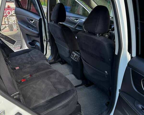 Білий Ніссан ІксТрейл, об'ємом двигуна 1.6 л та пробігом 227 тис. км за 16150 $, фото 6 на Automoto.ua