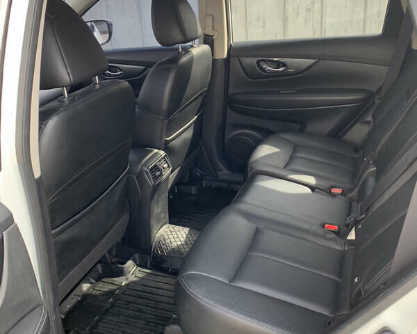 Белый Ниссан ИксТрейл, объемом двигателя 1.6 л и пробегом 73 тыс. км за 18000 $, фото 18 на Automoto.ua