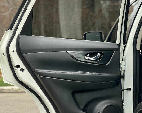 Белый Ниссан ИксТрейл, объемом двигателя 1.6 л и пробегом 52 тыс. км за 21999 $, фото 34 на Automoto.ua