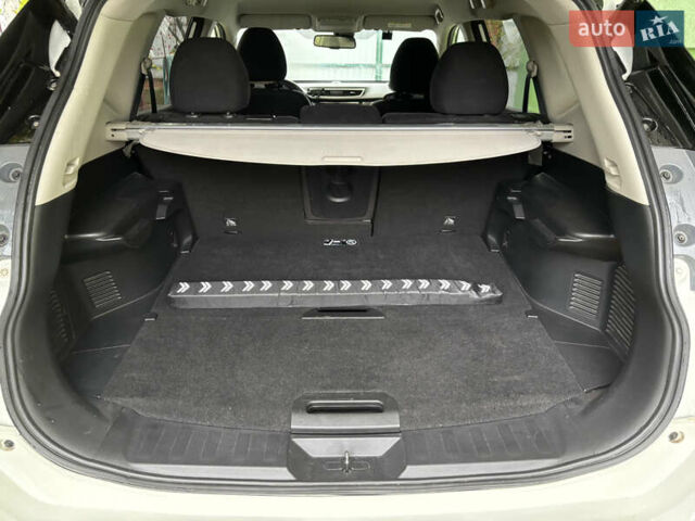 Белый Ниссан ИксТрейл, объемом двигателя 1.6 л и пробегом 43 тыс. км за 19500 $, фото 22 на Automoto.ua