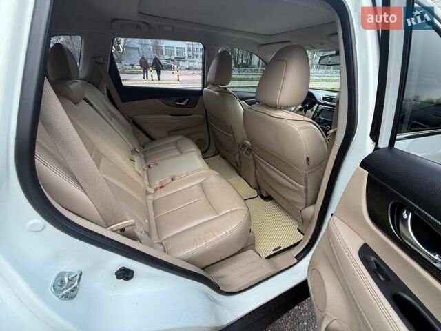 Белый Ниссан ИксТрейл, объемом двигателя 2.49 л и пробегом 139 тыс. км за 15900 $, фото 21 на Automoto.ua