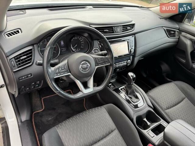 Белый Ниссан ИксТрейл, объемом двигателя 1.6 л и пробегом 79 тыс. км за 18900 $, фото 11 на Automoto.ua