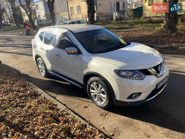 Белый Ниссан ИксТрейл, объемом двигателя 2.49 л и пробегом 184 тыс. км за 16050 $, фото 3 на Automoto.ua