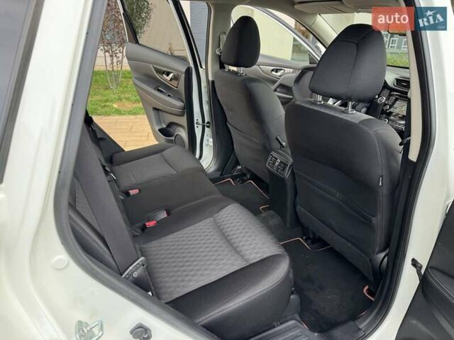 Белый Ниссан ИксТрейл, объемом двигателя 1.6 л и пробегом 79 тыс. км за 18900 $, фото 32 на Automoto.ua