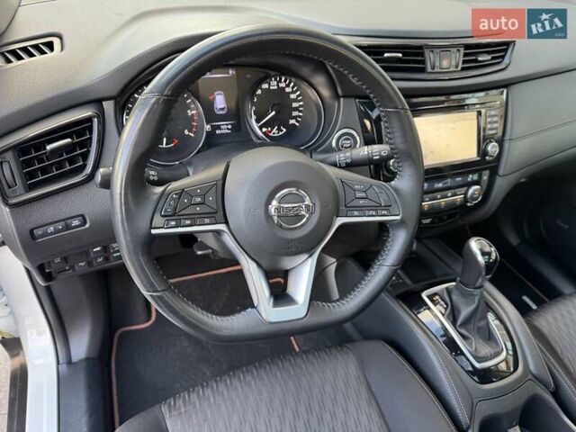 Белый Ниссан ИксТрейл, объемом двигателя 1.6 л и пробегом 80 тыс. км за 18700 $, фото 45 на Automoto.ua