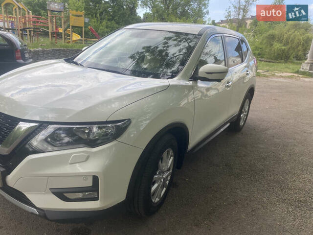 Білий Ніссан ІксТрейл, об'ємом двигуна 1.6 л та пробігом 185 тис. км за 18000 $, фото 3 на Automoto.ua
