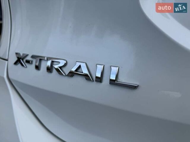 Белый Ниссан ИксТрейл, объемом двигателя 1.6 л и пробегом 80 тыс. км за 18700 $, фото 52 на Automoto.ua