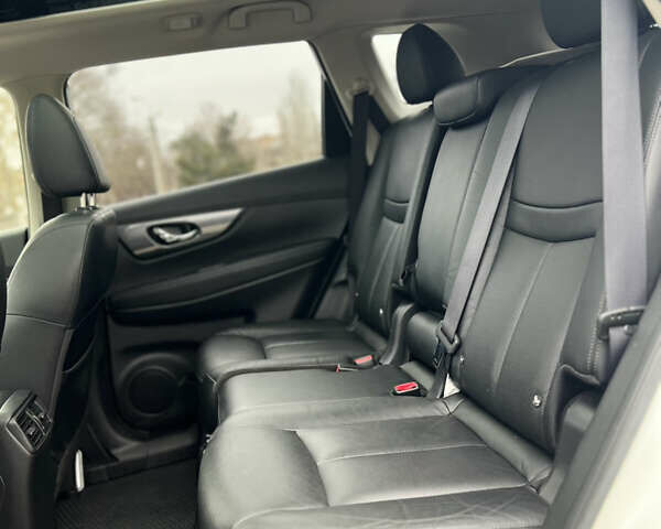 Белый Ниссан ИксТрейл, объемом двигателя 1.6 л и пробегом 52 тыс. км за 21999 $, фото 33 на Automoto.ua