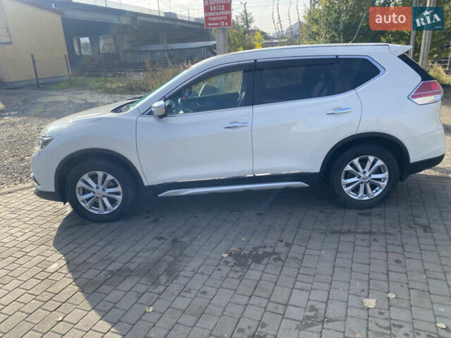 Белый Ниссан ИксТрейл, объемом двигателя 2.49 л и пробегом 183 тыс. км за 17500 $, фото 3 на Automoto.ua