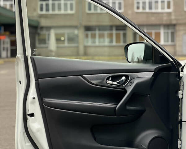 Белый Ниссан ИксТрейл, объемом двигателя 1.6 л и пробегом 52 тыс. км за 21999 $, фото 11 на Automoto.ua