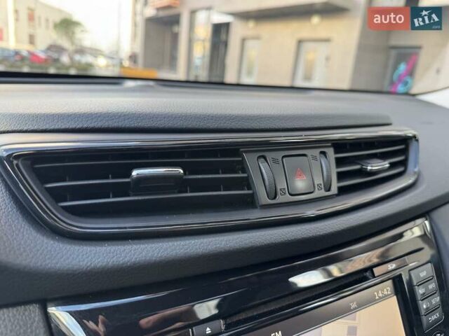 Белый Ниссан ИксТрейл, объемом двигателя 1.6 л и пробегом 80 тыс. км за 18700 $, фото 31 на Automoto.ua