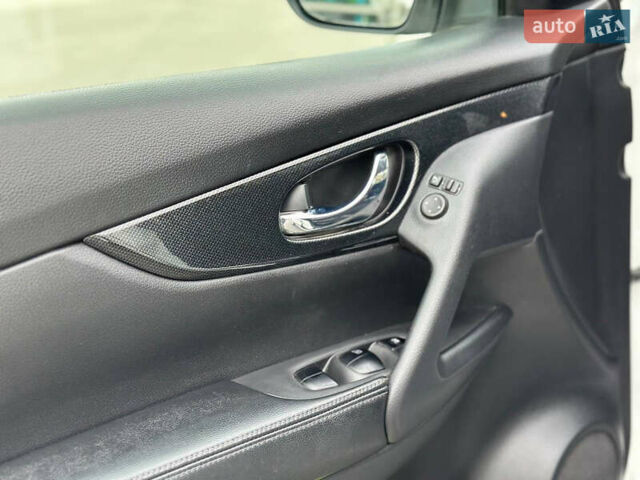 Білий Ніссан ІксТрейл, об'ємом двигуна 2 л та пробігом 90 тис. км за 17999 $, фото 33 на Automoto.ua