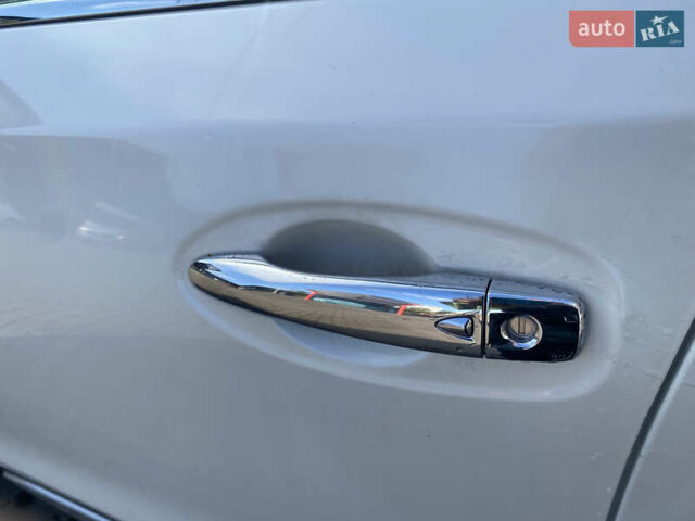 Белый Ниссан ИксТрейл, объемом двигателя 2.49 л и пробегом 183 тыс. км за 17500 $, фото 12 на Automoto.ua