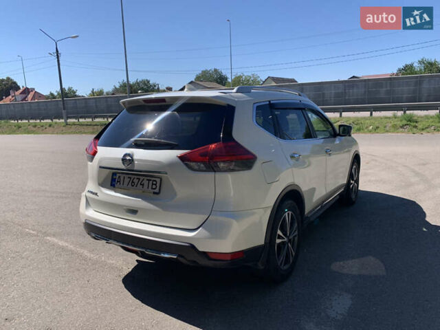 Белый Ниссан ИксТрейл, объемом двигателя 1.6 л и пробегом 112 тыс. км за 18200 $, фото 4 на Automoto.ua