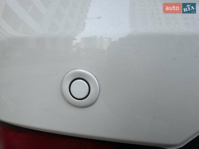 Белый Ниссан ИксТрейл, объемом двигателя 1.6 л и пробегом 80 тыс. км за 18700 $, фото 54 на Automoto.ua