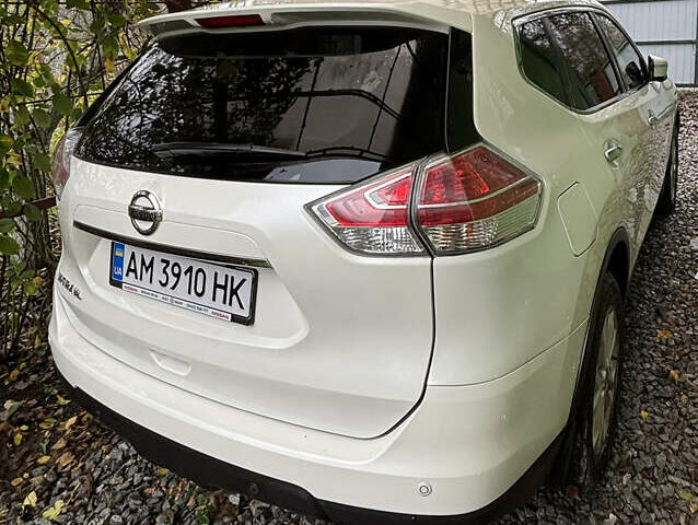 Белый Ниссан ИксТрейл, объемом двигателя 1.6 л и пробегом 43 тыс. км за 19500 $, фото 3 на Automoto.ua