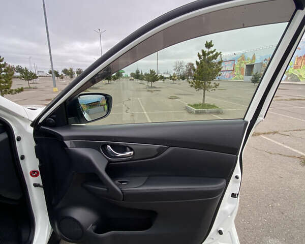 Білий Ніссан ІксТрейл, об'ємом двигуна 1.6 л та пробігом 161 тис. км за 18000 $, фото 19 на Automoto.ua