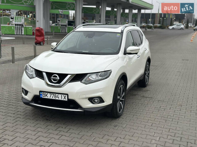 Белый Ниссан ИксТрейл, объемом двигателя 2 л и пробегом 213 тыс. км за 16999 $, фото 1 на Automoto.ua