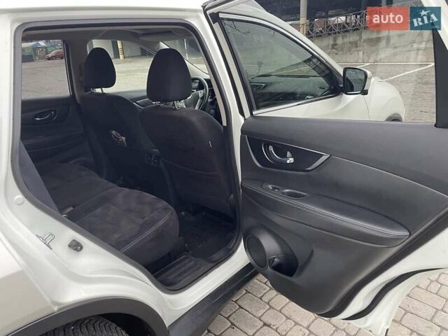 Белый Ниссан ИксТрейл, объемом двигателя 1.6 л и пробегом 127 тыс. км за 17300 $, фото 8 на Automoto.ua