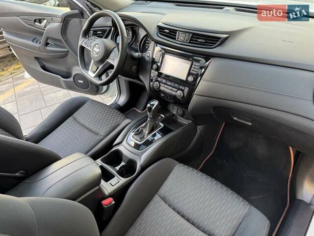 Белый Ниссан ИксТрейл, объемом двигателя 1.6 л и пробегом 80 тыс. км за 18700 $, фото 37 на Automoto.ua