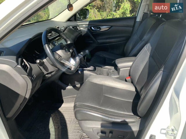 Белый Ниссан ИксТрейл, объемом двигателя 1.6 л и пробегом 112 тыс. км за 18200 $, фото 9 на Automoto.ua