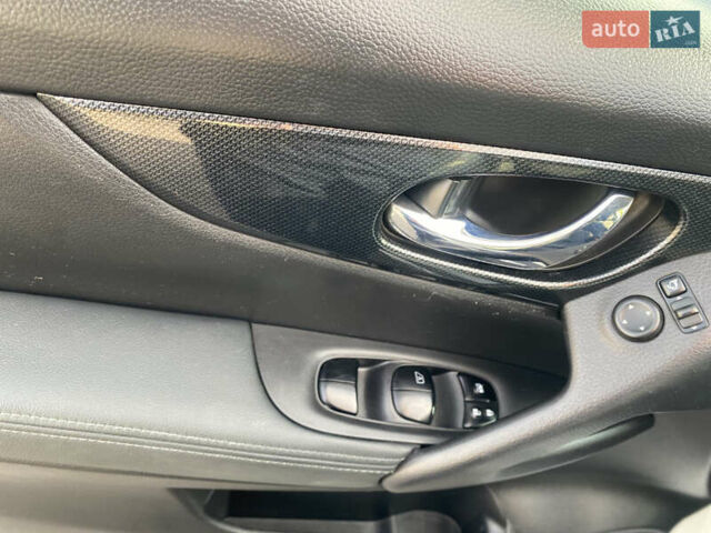 Белый Ниссан ИксТрейл, объемом двигателя 2.49 л и пробегом 183 тыс. км за 17500 $, фото 15 на Automoto.ua