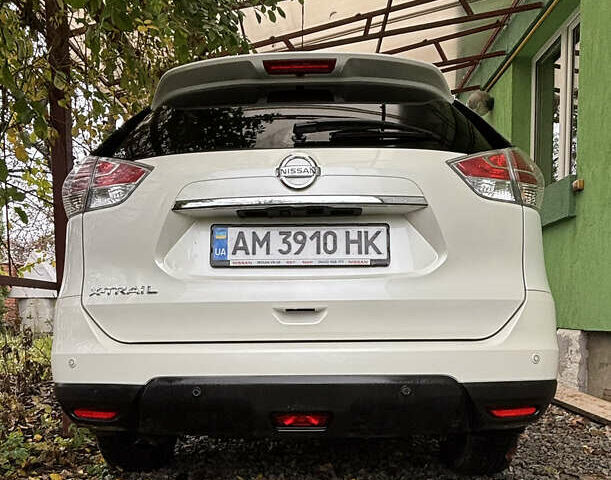 Белый Ниссан ИксТрейл, объемом двигателя 1.6 л и пробегом 43 тыс. км за 19500 $, фото 1 на Automoto.ua