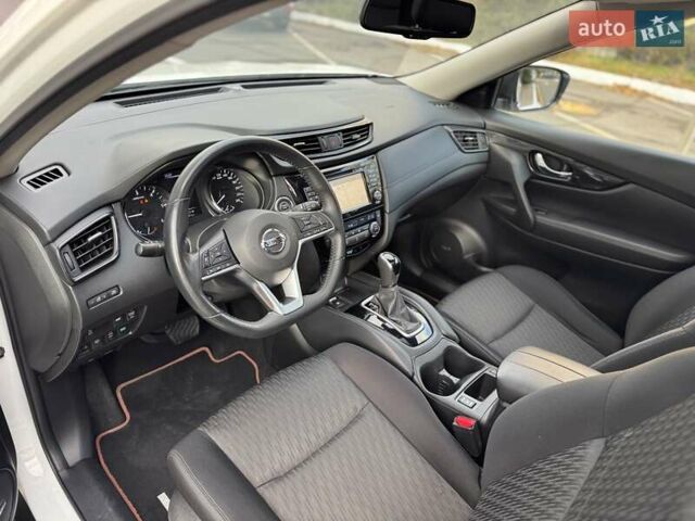 Белый Ниссан ИксТрейл, объемом двигателя 1.6 л и пробегом 80 тыс. км за 18700 $, фото 11 на Automoto.ua