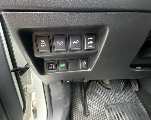 Білий Ніссан ІксТрейл, об'ємом двигуна 1.6 л та пробігом 161 тис. км за 18000 $, фото 10 на Automoto.ua