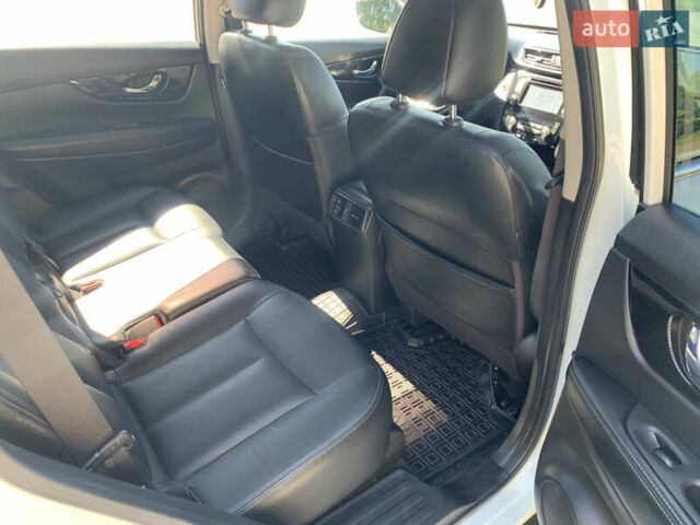 Белый Ниссан ИксТрейл, объемом двигателя 1.6 л и пробегом 112 тыс. км за 18200 $, фото 10 на Automoto.ua