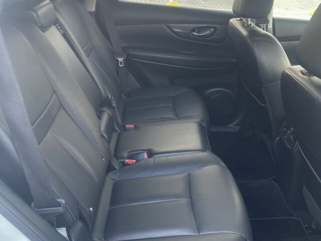 Белый Ниссан ИксТрейл, объемом двигателя 1.6 л и пробегом 81 тыс. км за 18600 $, фото 7 на Automoto.ua