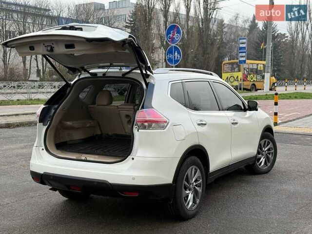 Белый Ниссан ИксТрейл, объемом двигателя 2.49 л и пробегом 139 тыс. км за 15900 $, фото 4 на Automoto.ua