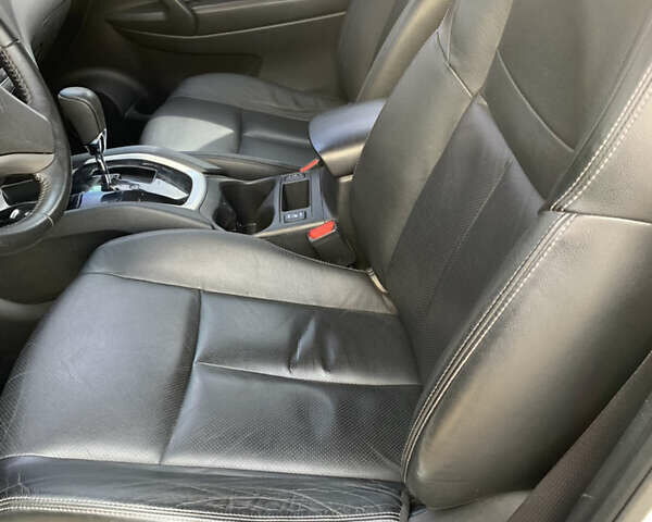 Белый Ниссан ИксТрейл, объемом двигателя 1.6 л и пробегом 73 тыс. км за 18000 $, фото 16 на Automoto.ua