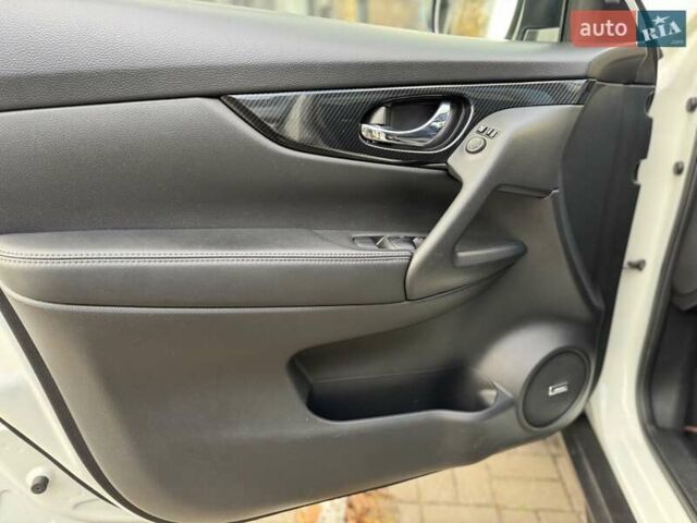 Белый Ниссан ИксТрейл, объемом двигателя 1.6 л и пробегом 80 тыс. км за 18700 $, фото 12 на Automoto.ua