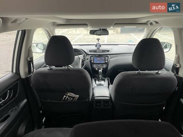 Белый Ниссан ИксТрейл, объемом двигателя 1.6 л и пробегом 127 тыс. км за 17300 $, фото 7 на Automoto.ua