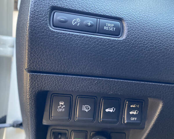 Белый Ниссан ИксТрейл, объемом двигателя 2.49 л и пробегом 184 тыс. км за 16050 $, фото 21 на Automoto.ua