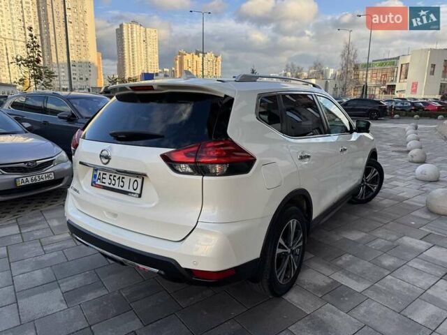 Белый Ниссан ИксТрейл, объемом двигателя 1.6 л и пробегом 80 тыс. км за 18700 $, фото 2 на Automoto.ua