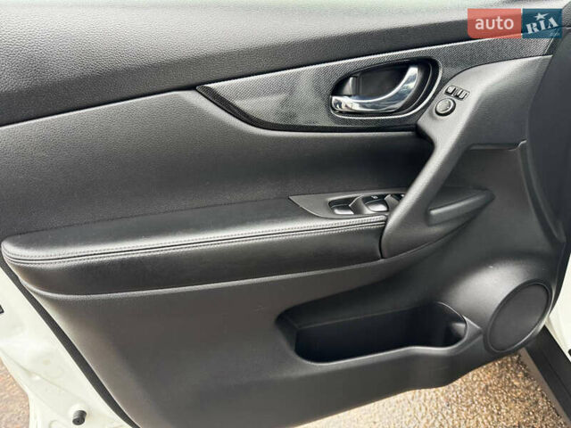 Белый Ниссан ИксТрейл, объемом двигателя 2.49 л и пробегом 134 тыс. км за 14999 $, фото 24 на Automoto.ua