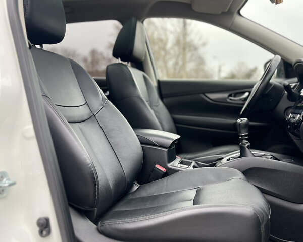 Белый Ниссан ИксТрейл, объемом двигателя 1.6 л и пробегом 52 тыс. км за 21999 $, фото 28 на Automoto.ua