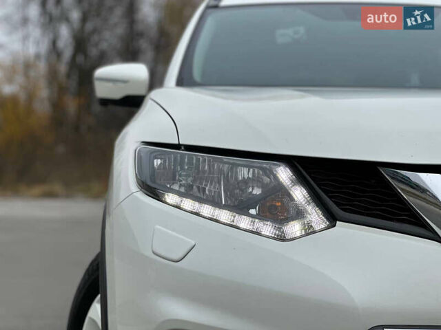 Білий Ніссан ІксТрейл, об'ємом двигуна 2 л та пробігом 90 тис. км за 17999 $, фото 4 на Automoto.ua