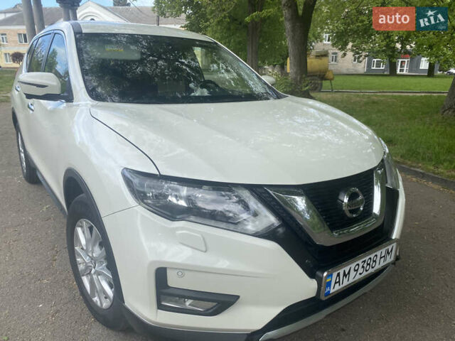 Білий Ніссан ІксТрейл, об'ємом двигуна 1.6 л та пробігом 185 тис. км за 18000 $, фото 2 на Automoto.ua