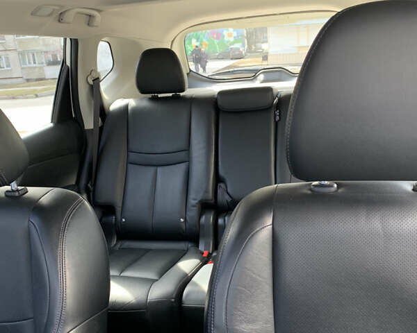 Белый Ниссан ИксТрейл, объемом двигателя 1.6 л и пробегом 73 тыс. км за 18000 $, фото 17 на Automoto.ua