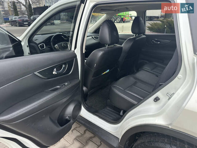 Белый Ниссан ИксТрейл, объемом двигателя 2 л и пробегом 213 тыс. км за 16999 $, фото 21 на Automoto.ua